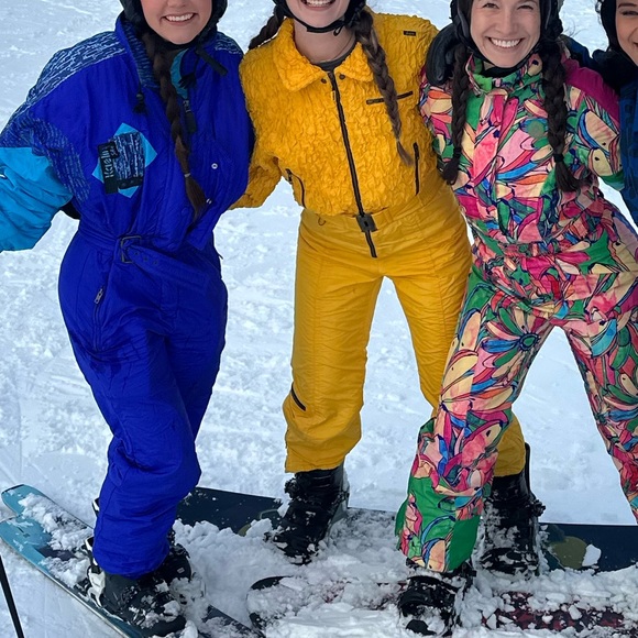 Vintage Women's yellow SKEA ski suit - Picture 9 of 9